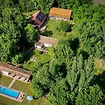 Vakantieboerderij Pusztafarm - Boutique Retreat With Wellness 6 To 8 Guests
