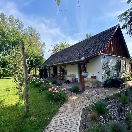 Pusztafarm Boutique Countryside Retreat With Wellness 6 To 8 Guests בית חווה *